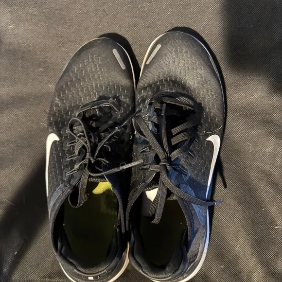 Nike Men's Black and White Athletic Shoes - Picture 2 of 4